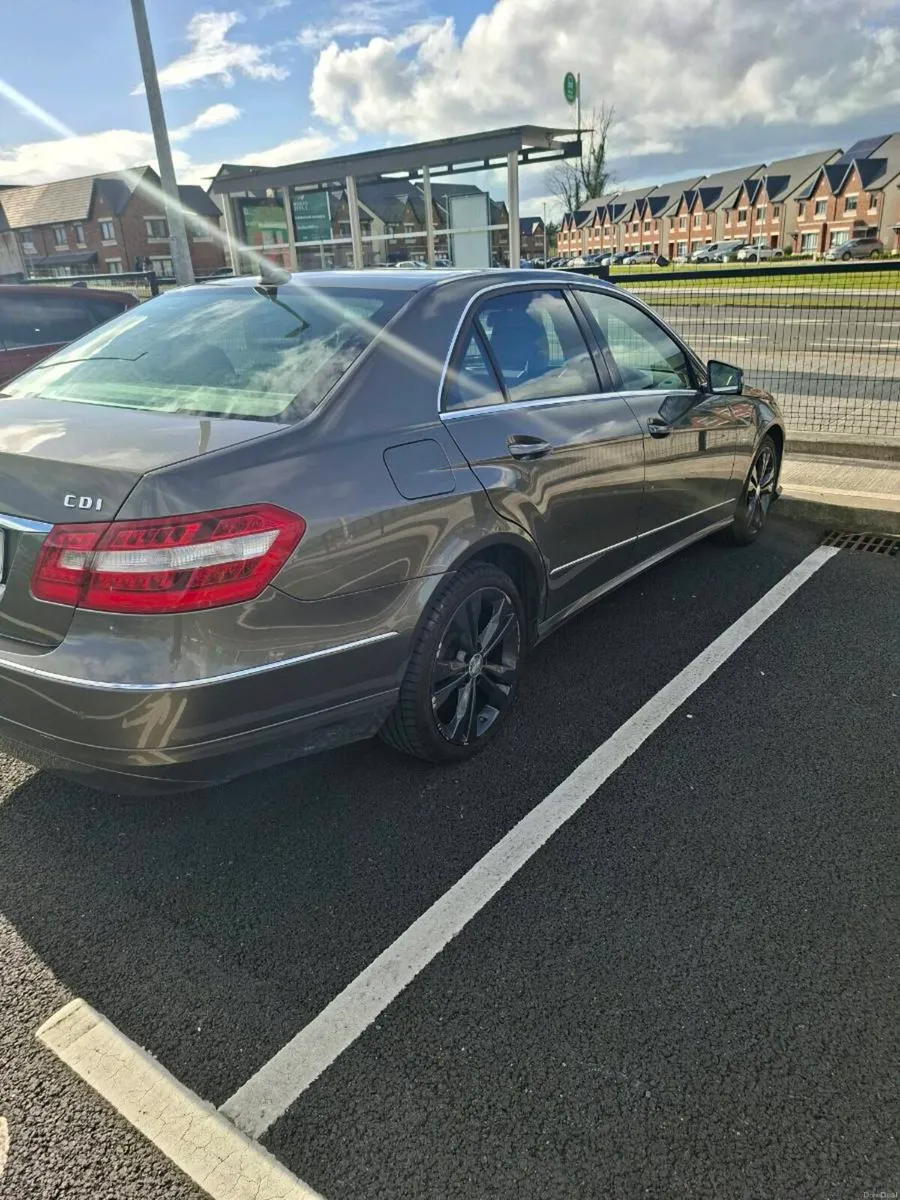 Mercedes e200 - Image 2