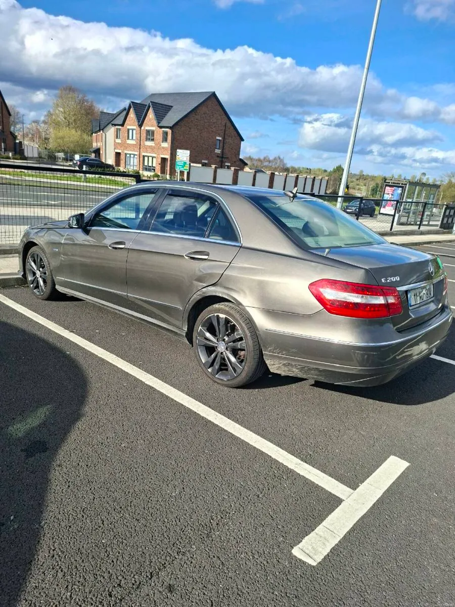 Mercedes e200 - Image 3