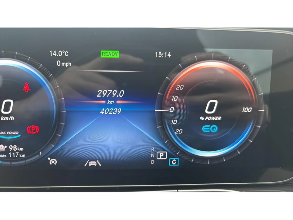 Mercedes-Benz EQC 400 AMG PREMIUM + 4MATIC - Image 2