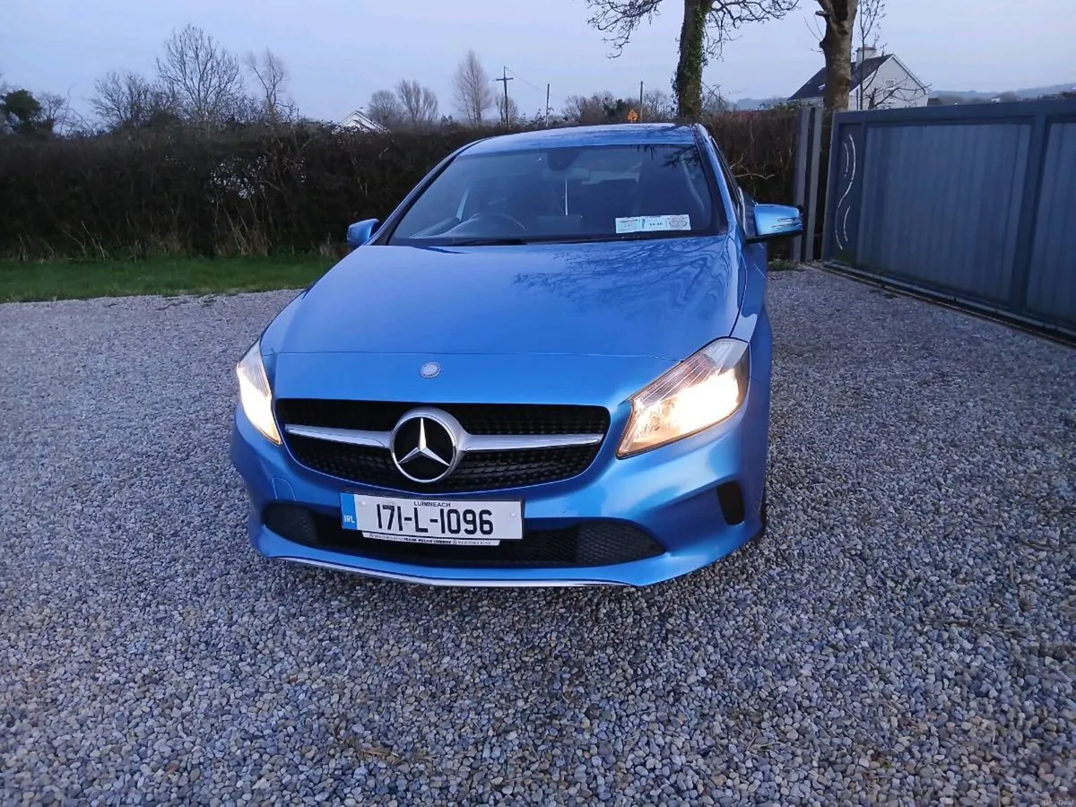 MERCEDES A180D URBAN 1.5 DIESEL - Image 2
