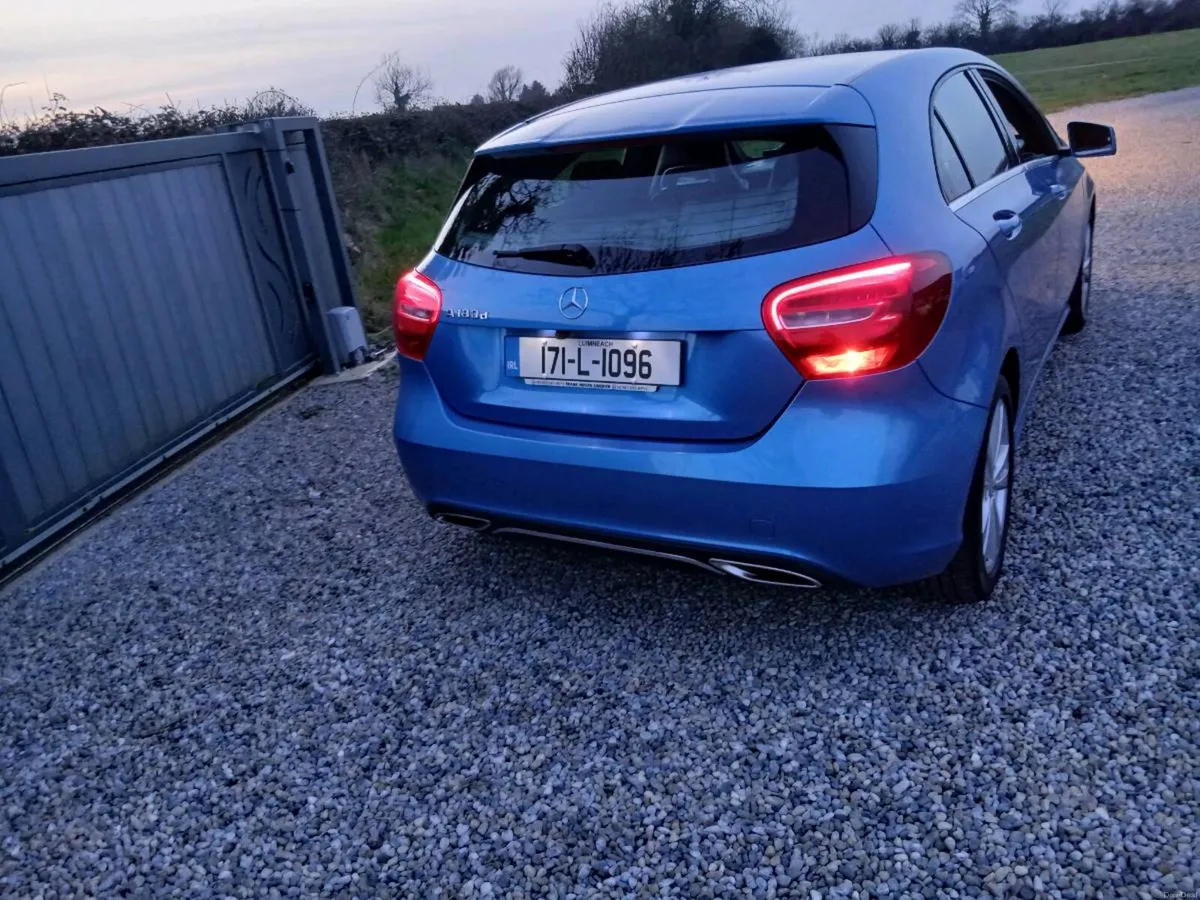 MERCEDES A180D URBAN 1.5 DIESEL - Image 4