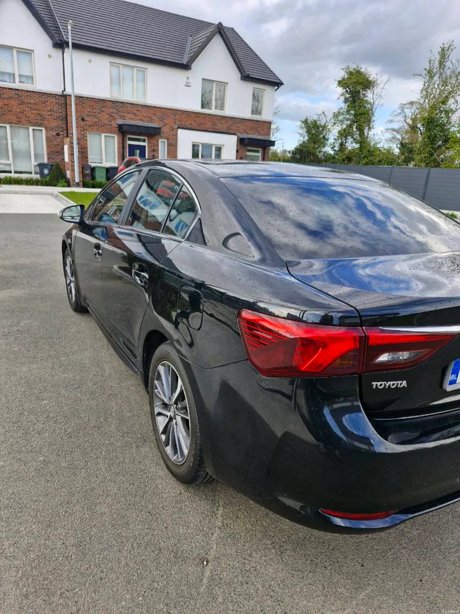 Toyota Avensis 2016 1.6diesel low km - Image 2