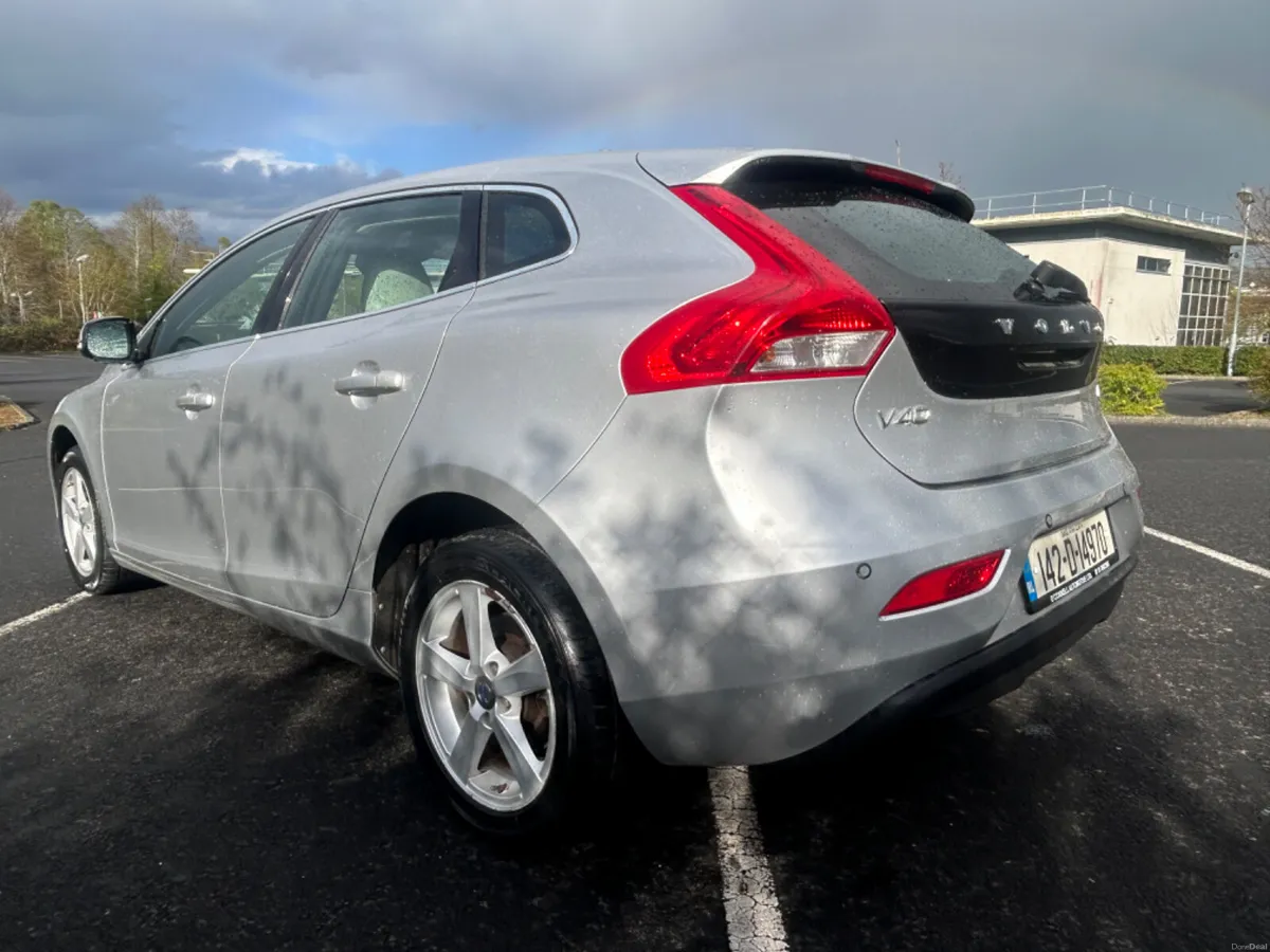 Volvo V40 2014 - Image 2