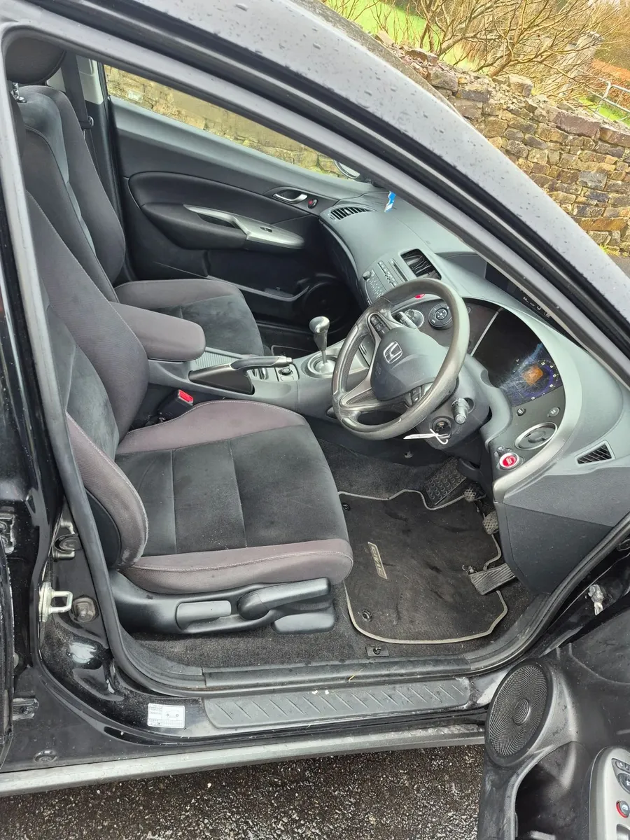 Honda Civic 2011 nct, very clean car - Image 4