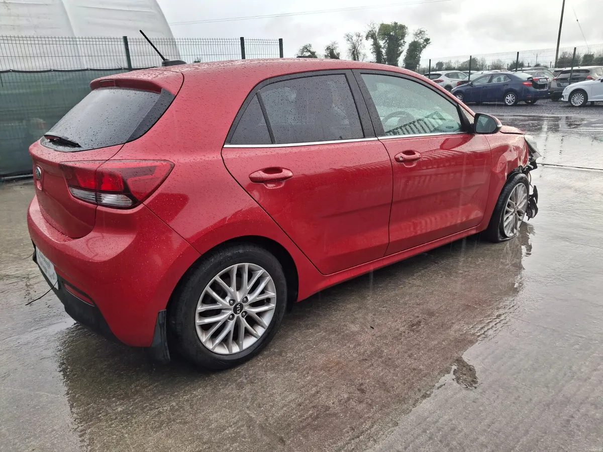 2019 Kia Rio Very Light Damage - Image 3