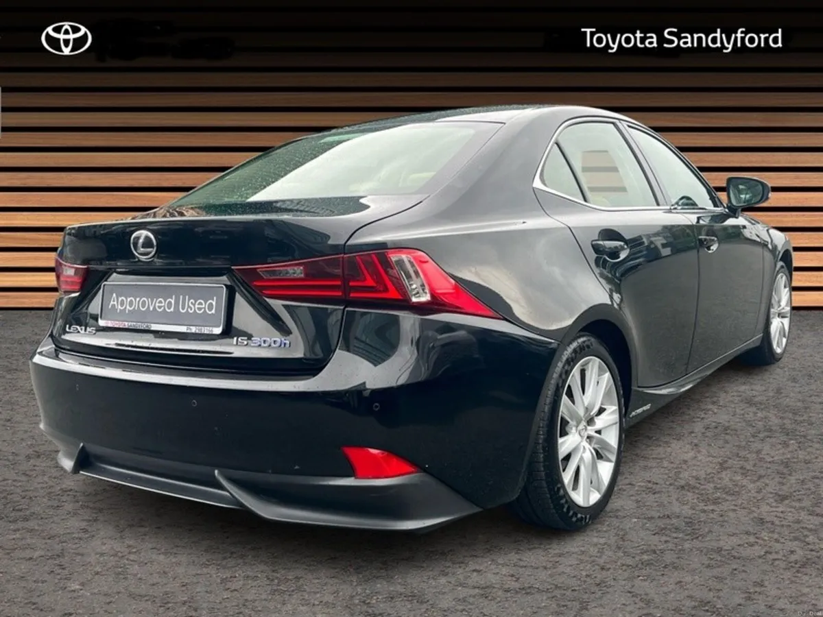 Lexus IS EXECUTIVE HYBRID AUTOMATIC // FULL LEATHE - Image 2