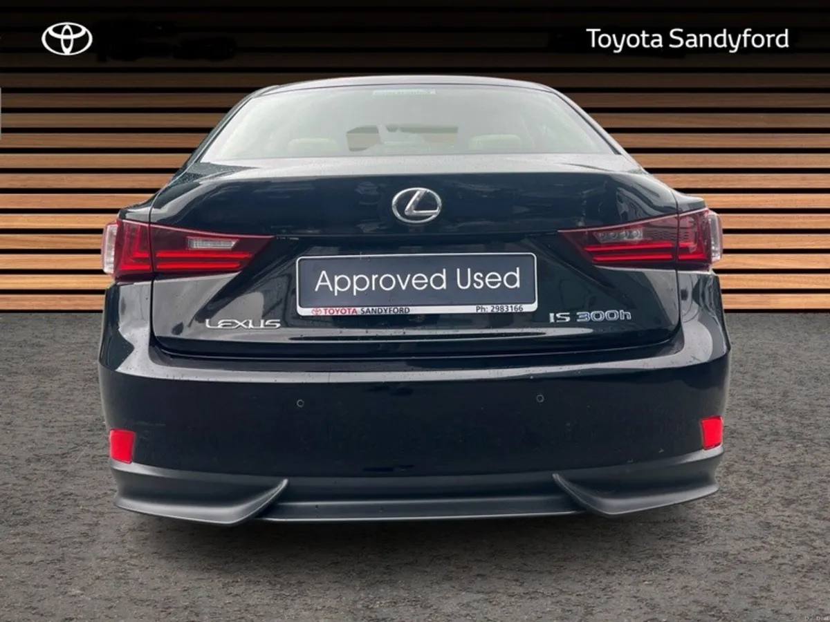 Lexus IS EXECUTIVE HYBRID AUTOMATIC // FULL LEATHE - Image 4