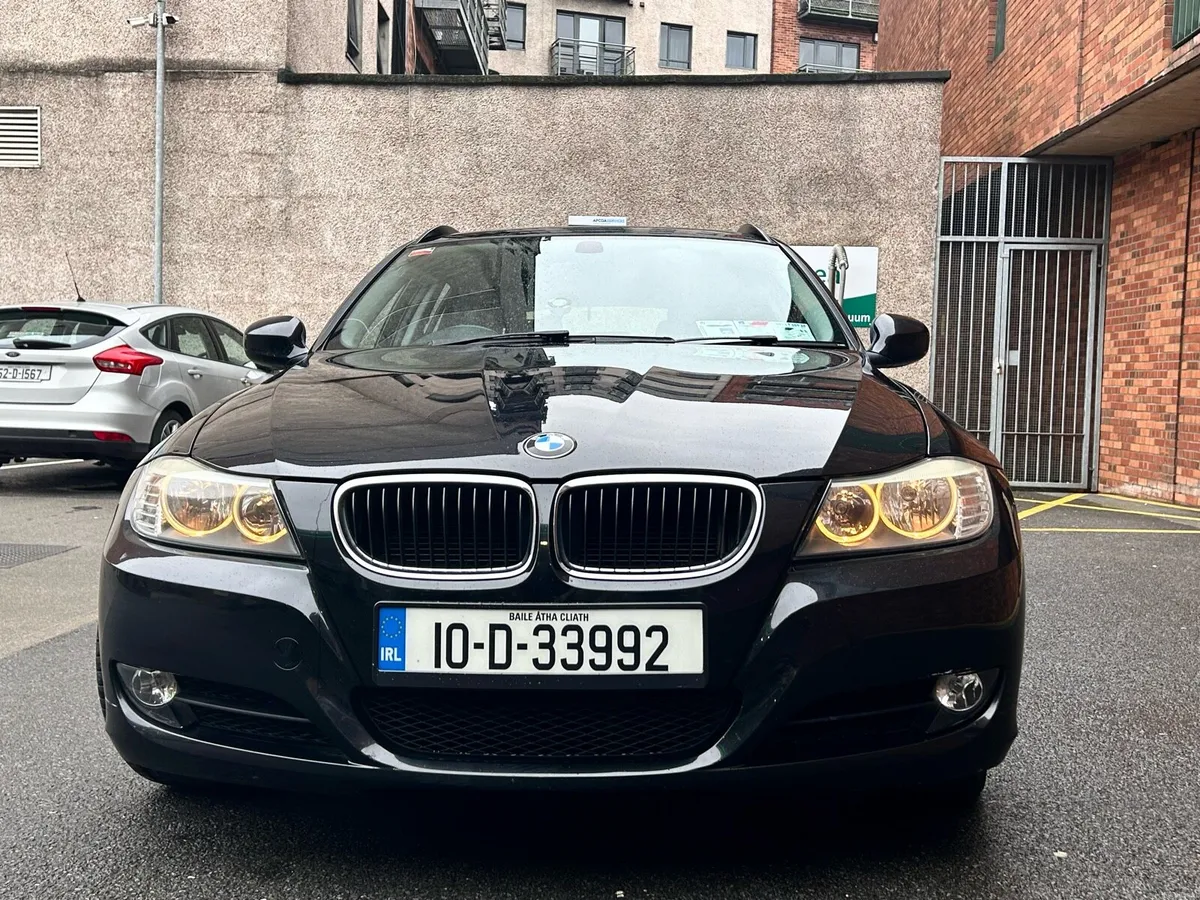 BMW 320i Estate 2010 Petrol - Image 2