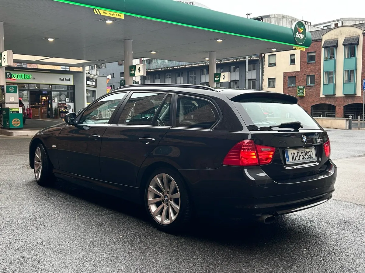BMW 320i Estate 2010 Petrol - Image 4