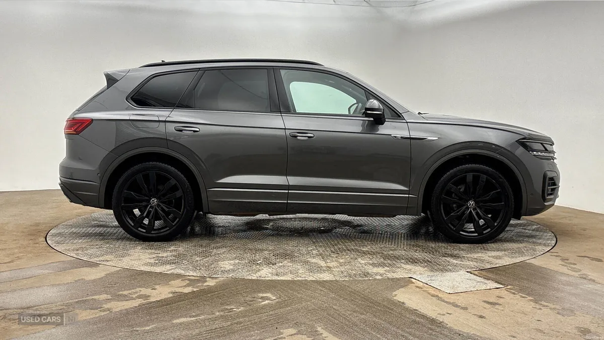 Volkswagen Touareg DIESEL ESTATE - Image 2