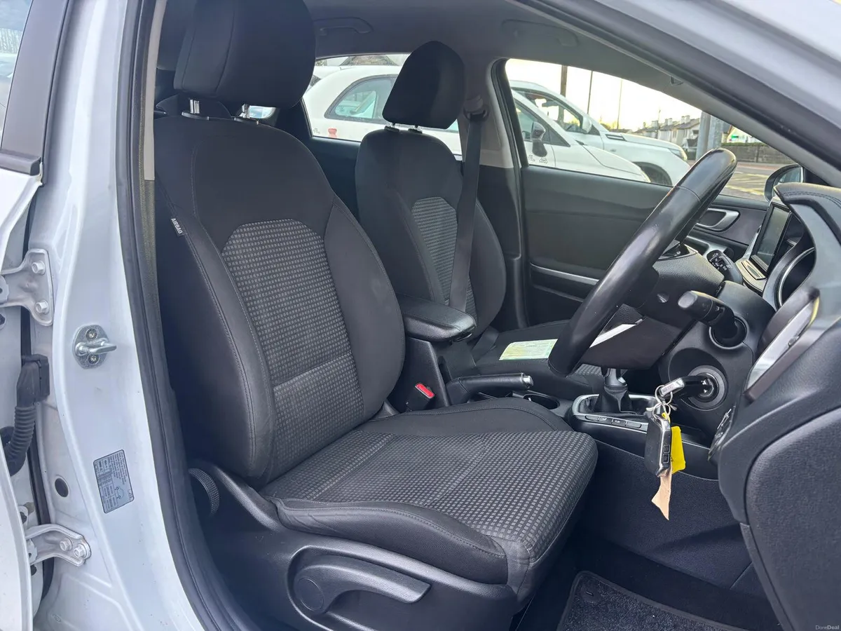 Kia Ceed 2020  PETROL  NEW  MODEL - Image 4