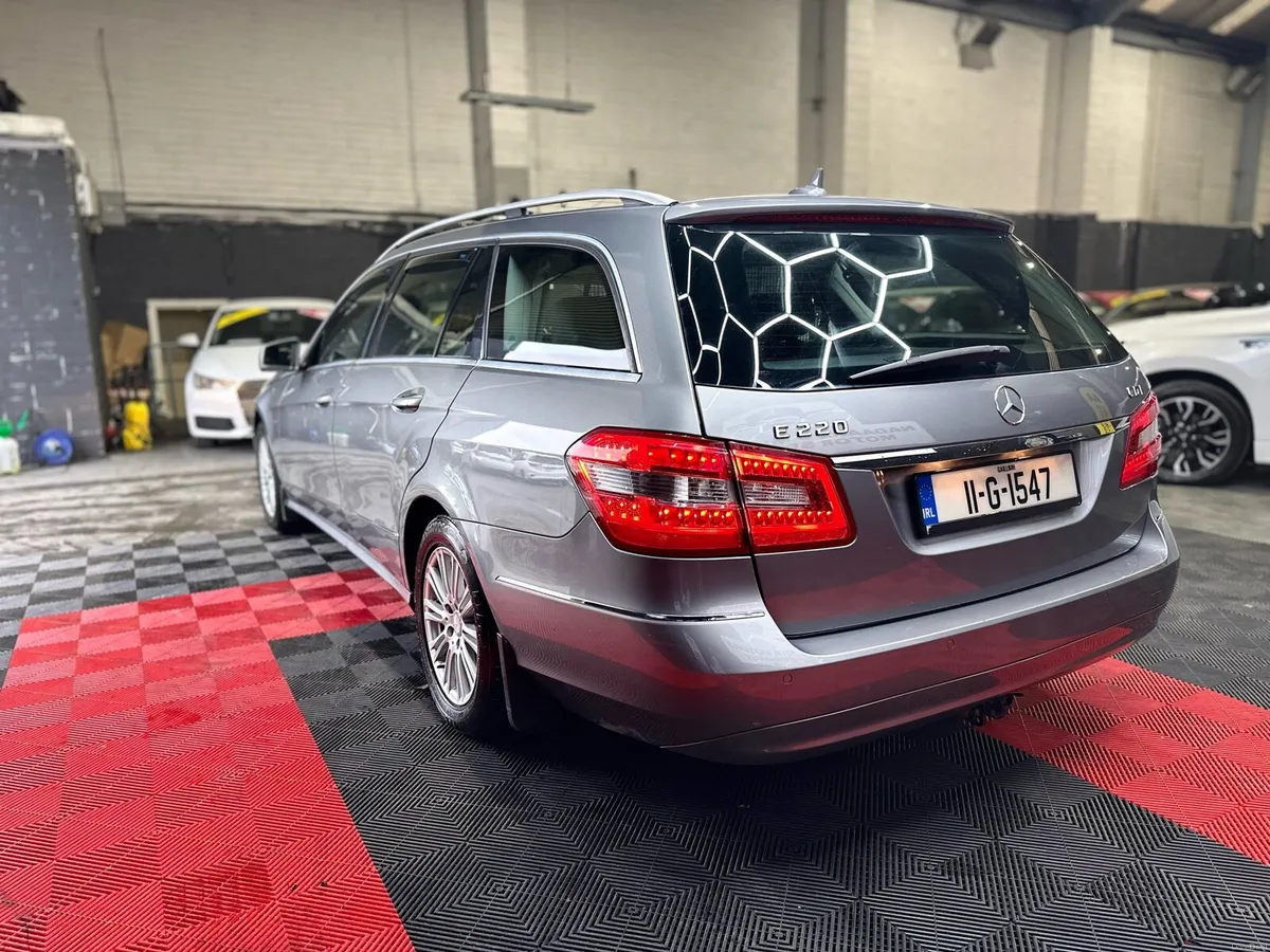 2011 Mercedes-Benz E220 CDI, BlueEfficiecy, Auto - Image 4