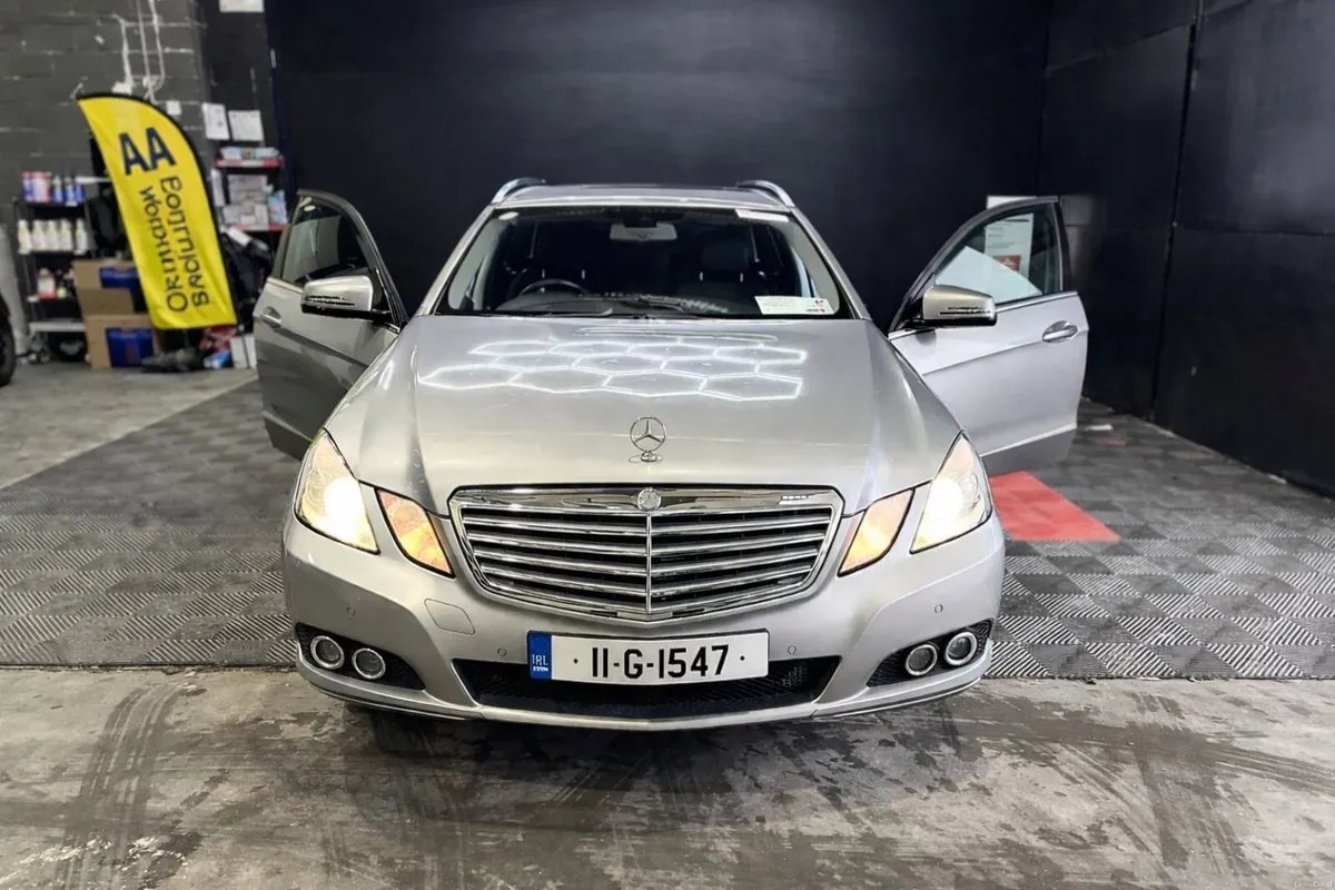 2011 Mercedes-Benz E220 CDI, BlueEfficiecy, Auto - Image 3