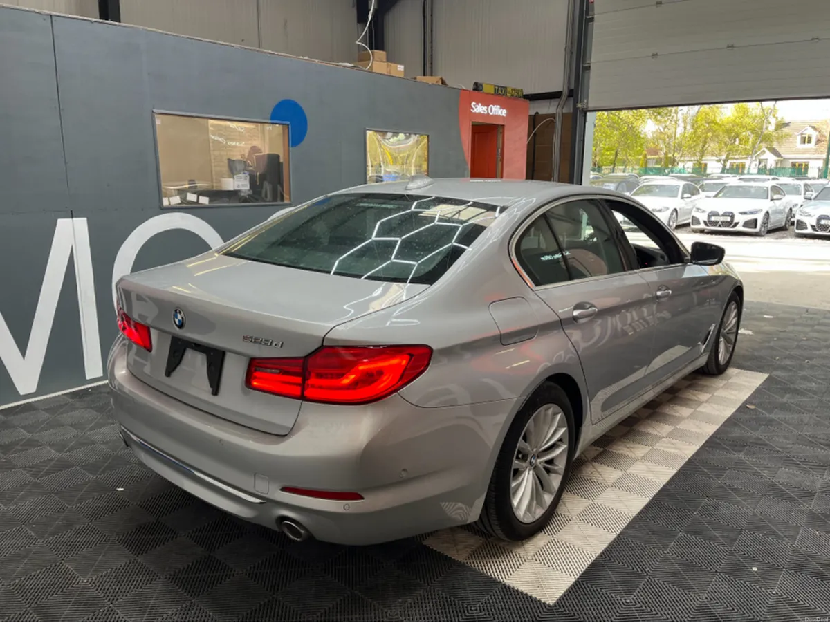 BMW 5-Series 2019 BMW 523D LUXURY 2.0 AUTOMATIC / - Image 2