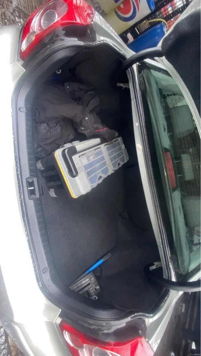 Toyota avensis 1.6 t25 2006 - Image 4