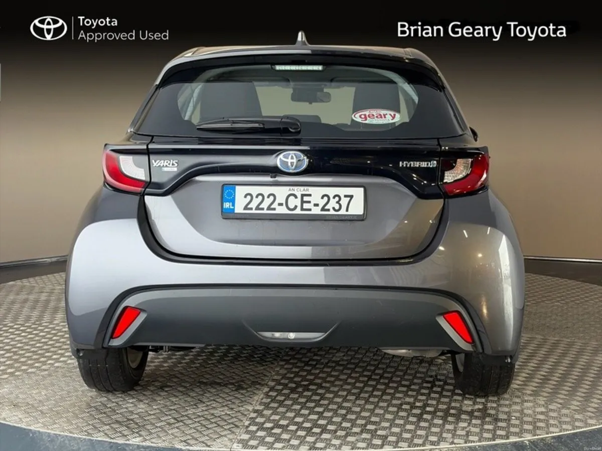 Toyota Yaris HYBRID LUNA - Image 4