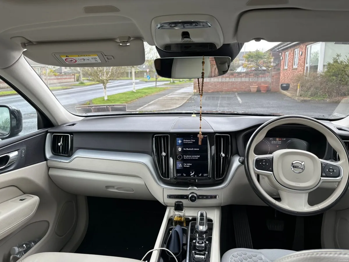 Volvo XC60 2017 - Image 2