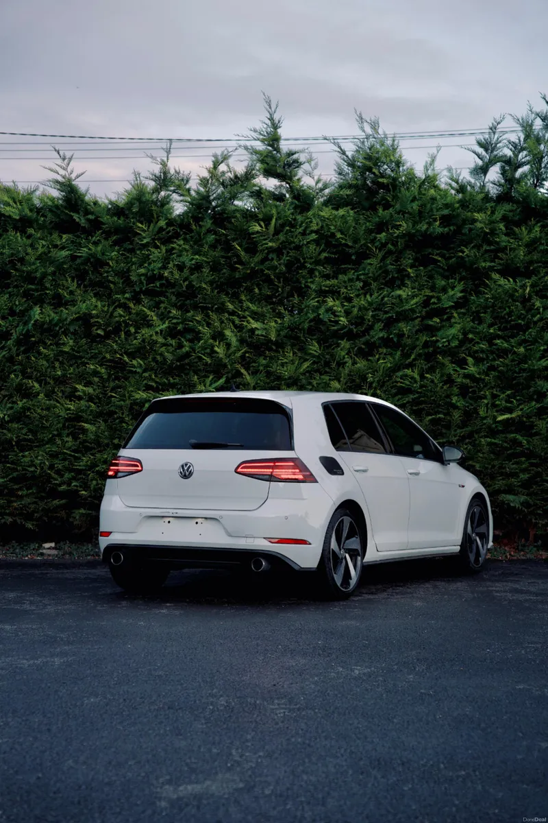 Volkswagen Golf GTI 2.0 2017 - Image 3
