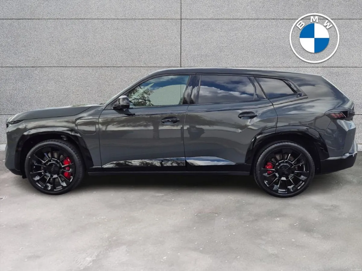 BMW XM 50e - Image 3