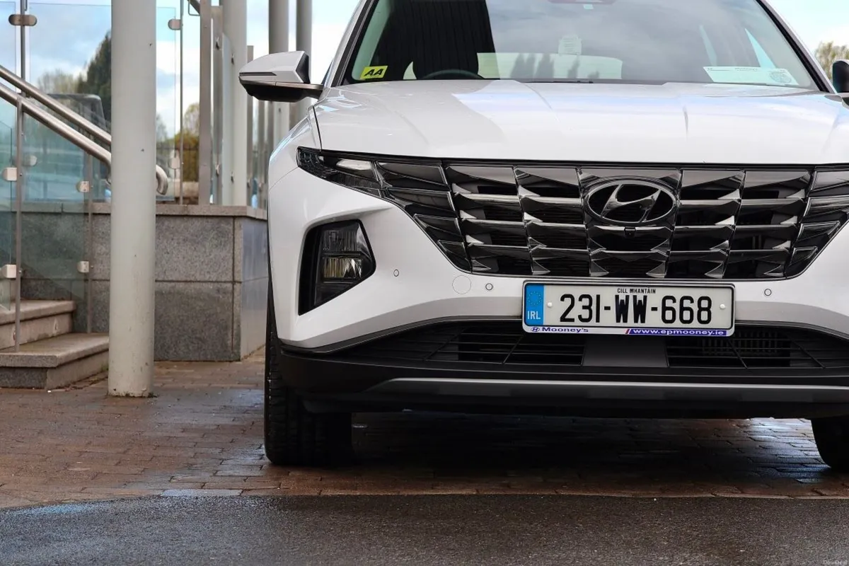 Hyundai Tucson 2WD Premium Plus HEV Auto, High Spe - Image 3