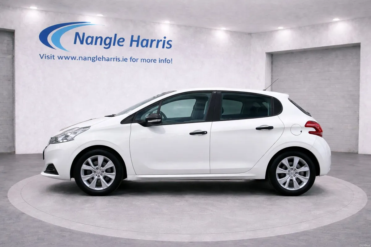 Peugeot 208 2015 - Image 2