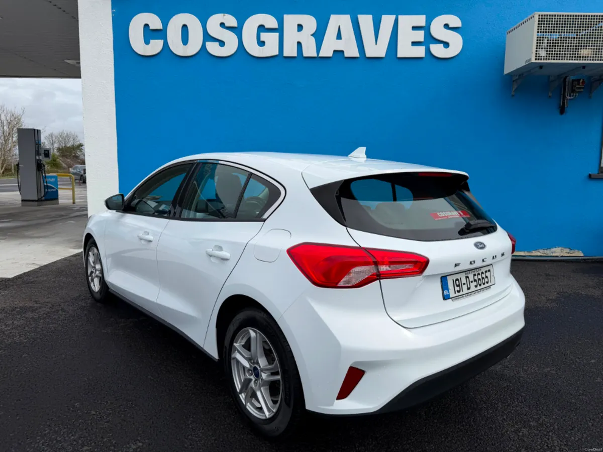 Ford Focus ZETEC TDCI * APPLE CAR PLAY / CRUISE CO - Image 4