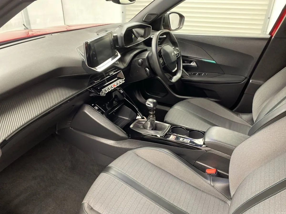 Peugeot 2008 1.2 Puretech 100bhp Allure - Image 2