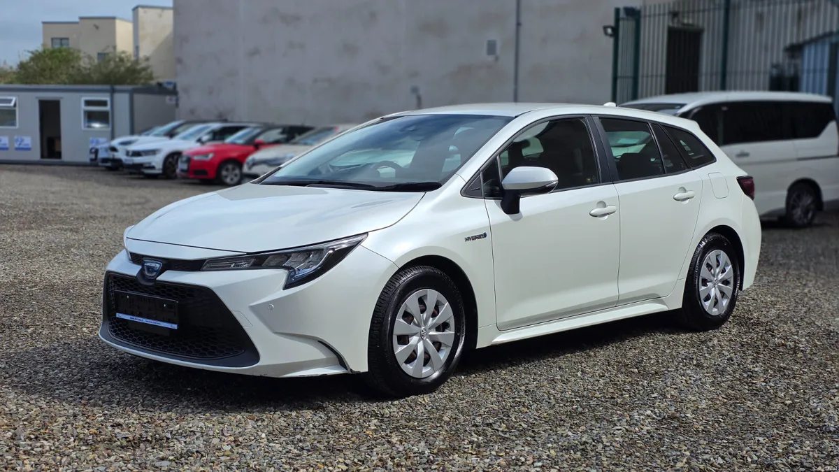 2019 Toyota Corolla Touring Hybrid - Image 1