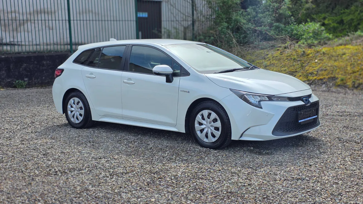 2019 Toyota Corolla Touring Hybrid - Image 3