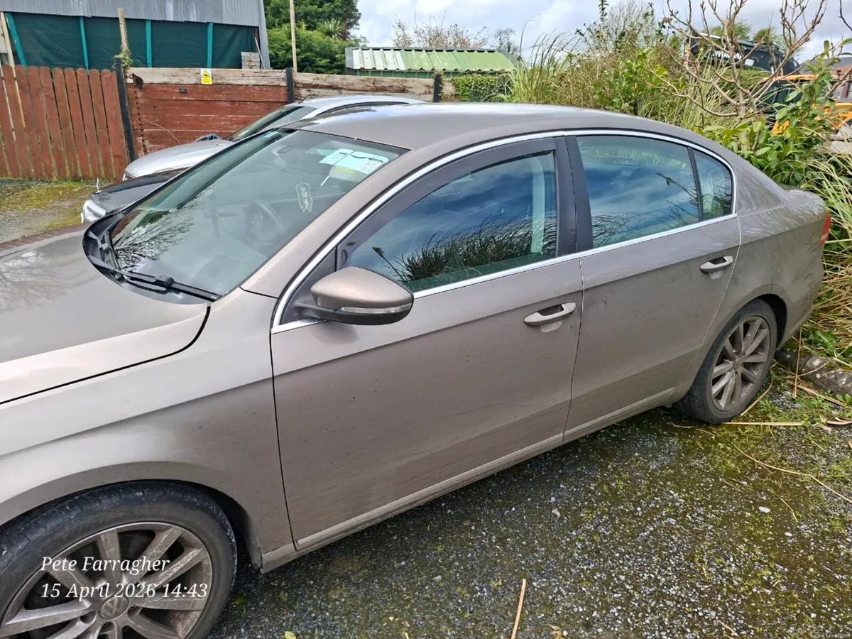 2011 VW PASSAT automatic - Image 2