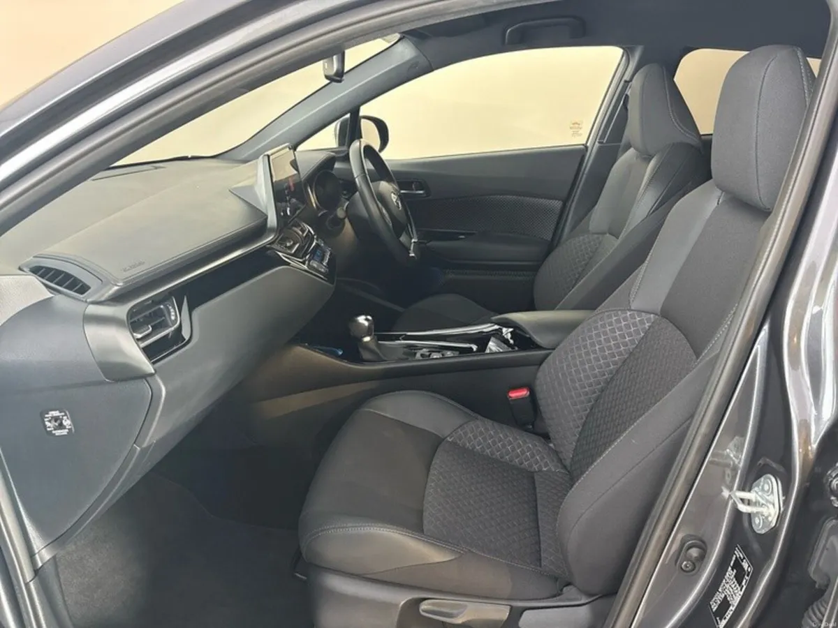 Toyota C-HR HYBRID SPORT - Image 6