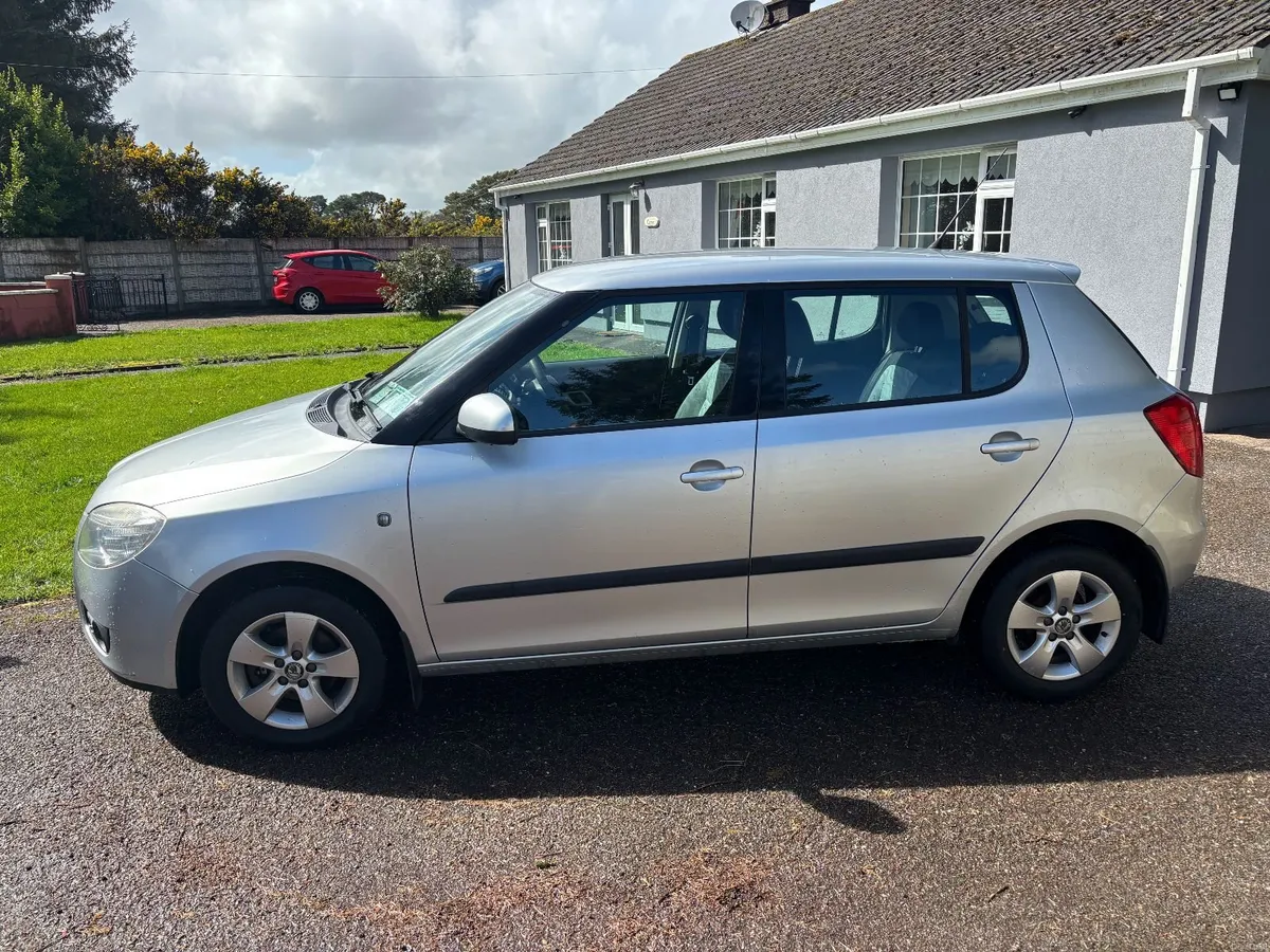 Skoda Fabia 2010 - Image 2