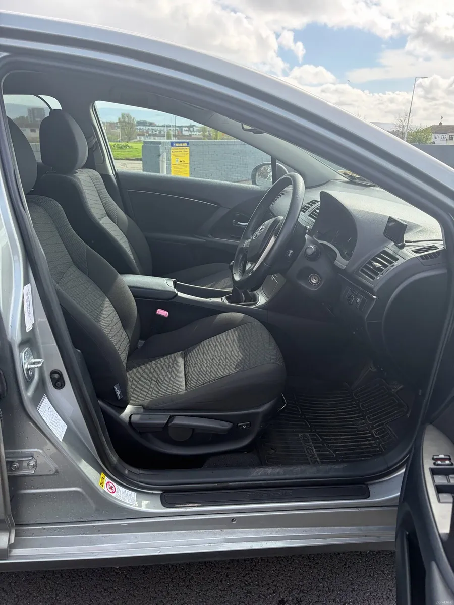 2011 TOYOTA AVENSIS 68k km - Image 4