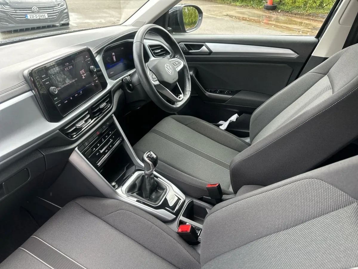 Volkswagen T-Roc LIFE 1.0TSI 110HP MANUAL - Image 3