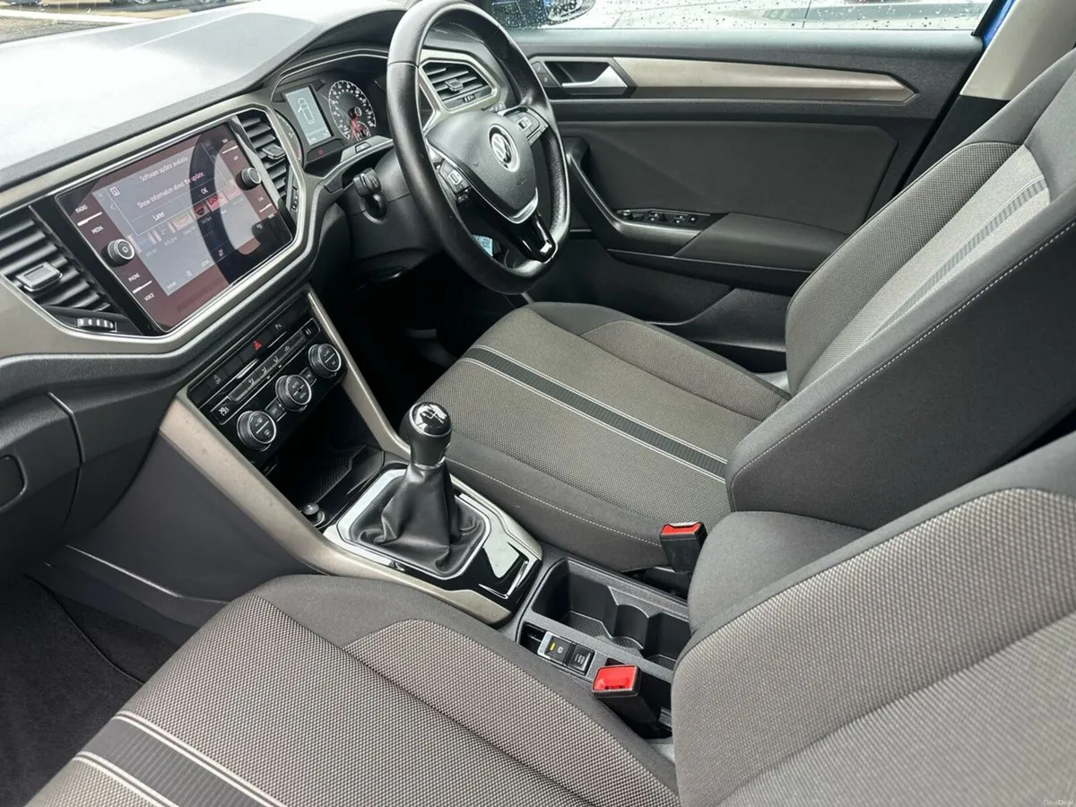 Volkswagen T-Roc DESIGN 2.0TDI 115HP MANUAL - Image 3