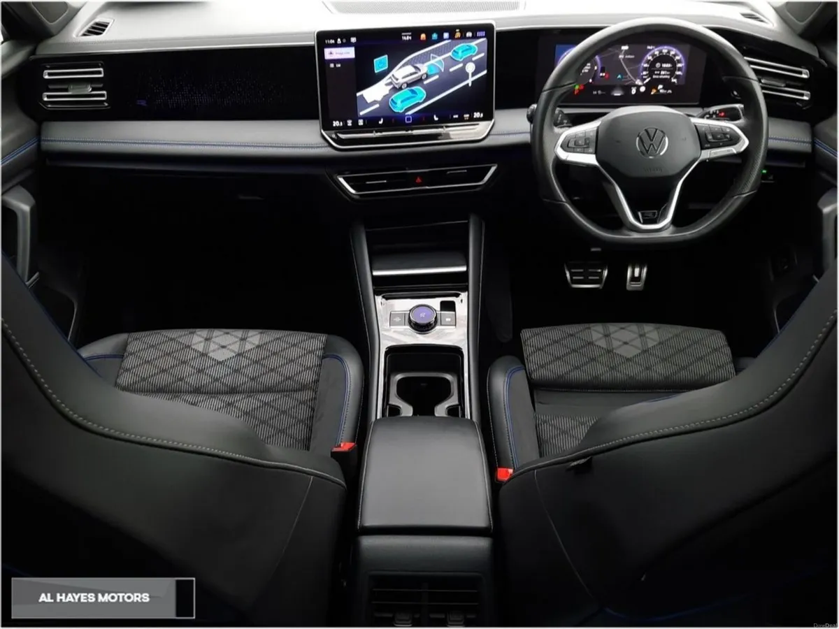 Volkswagen Tiguan **BLACK PACK**SUNROOF**AUTOMATIC - Image 2