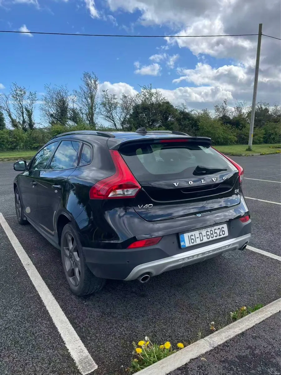 VOLVO V40 2.0 D4 CROSS COUNTRY DIESEL - Image 4