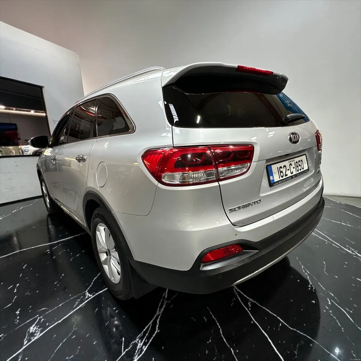 Kia Sorento Platinum 2WD Leather *Priced to Sell* - Image 4