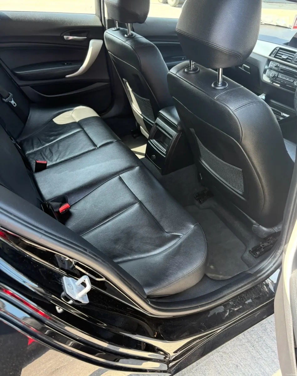 BMW 118i 2018 - Image 2