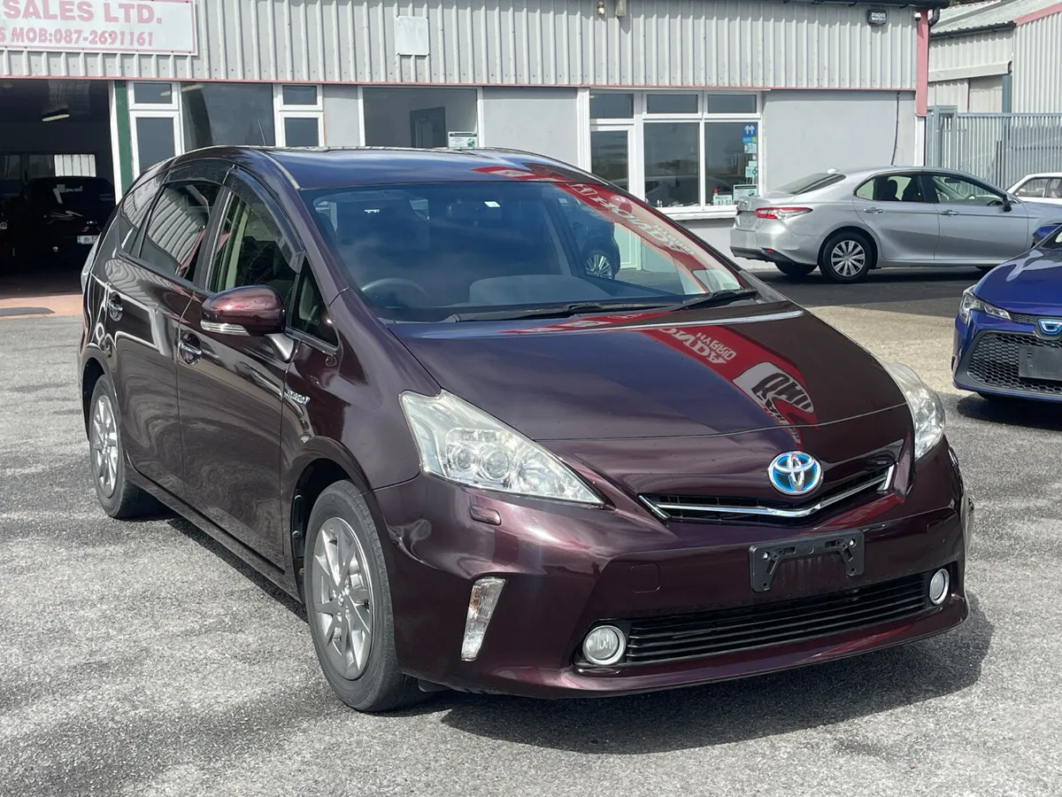 2014 Toyota Prius Alpha - Image 1