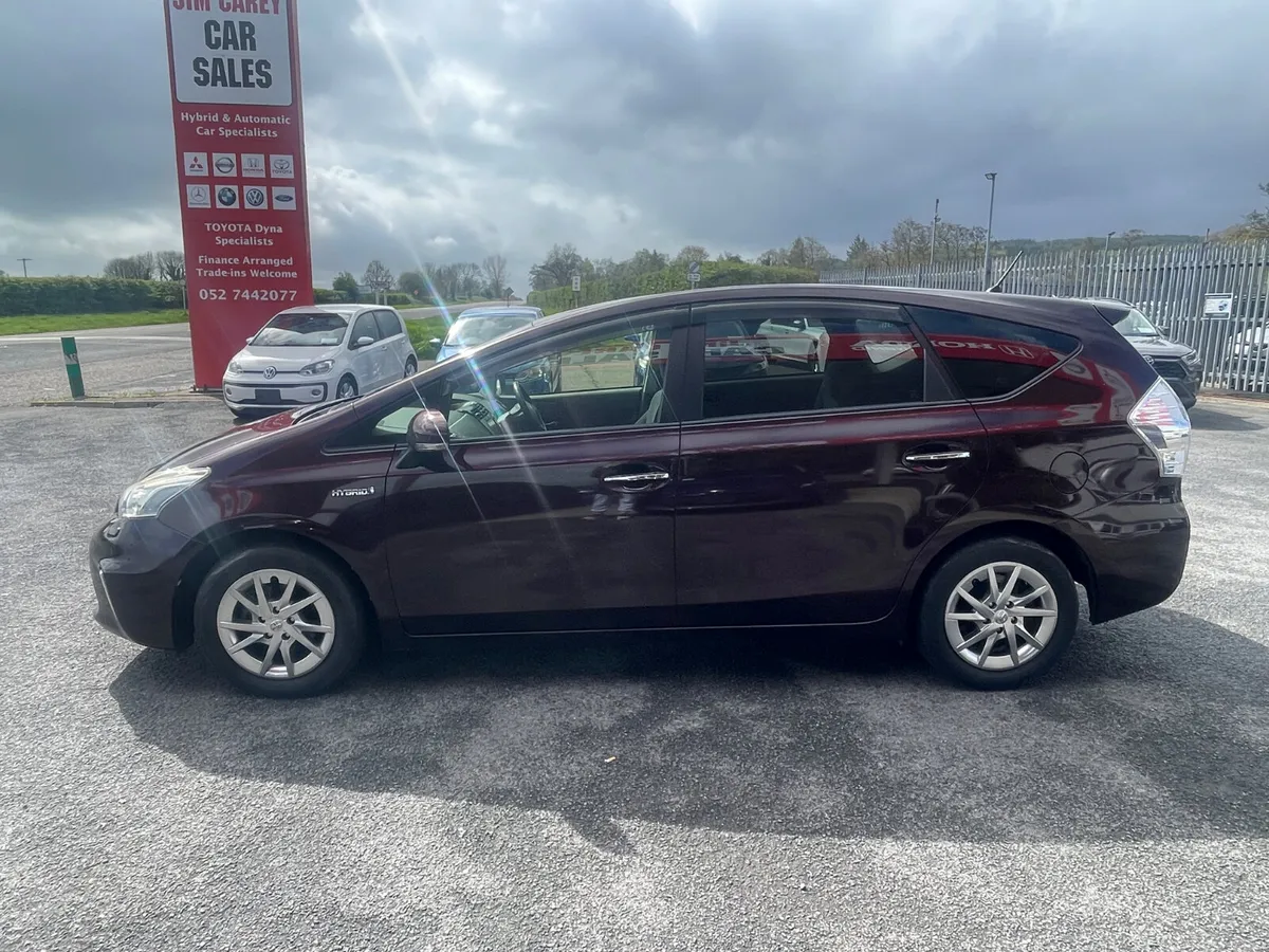 2014 Toyota Prius Alpha - Image 4