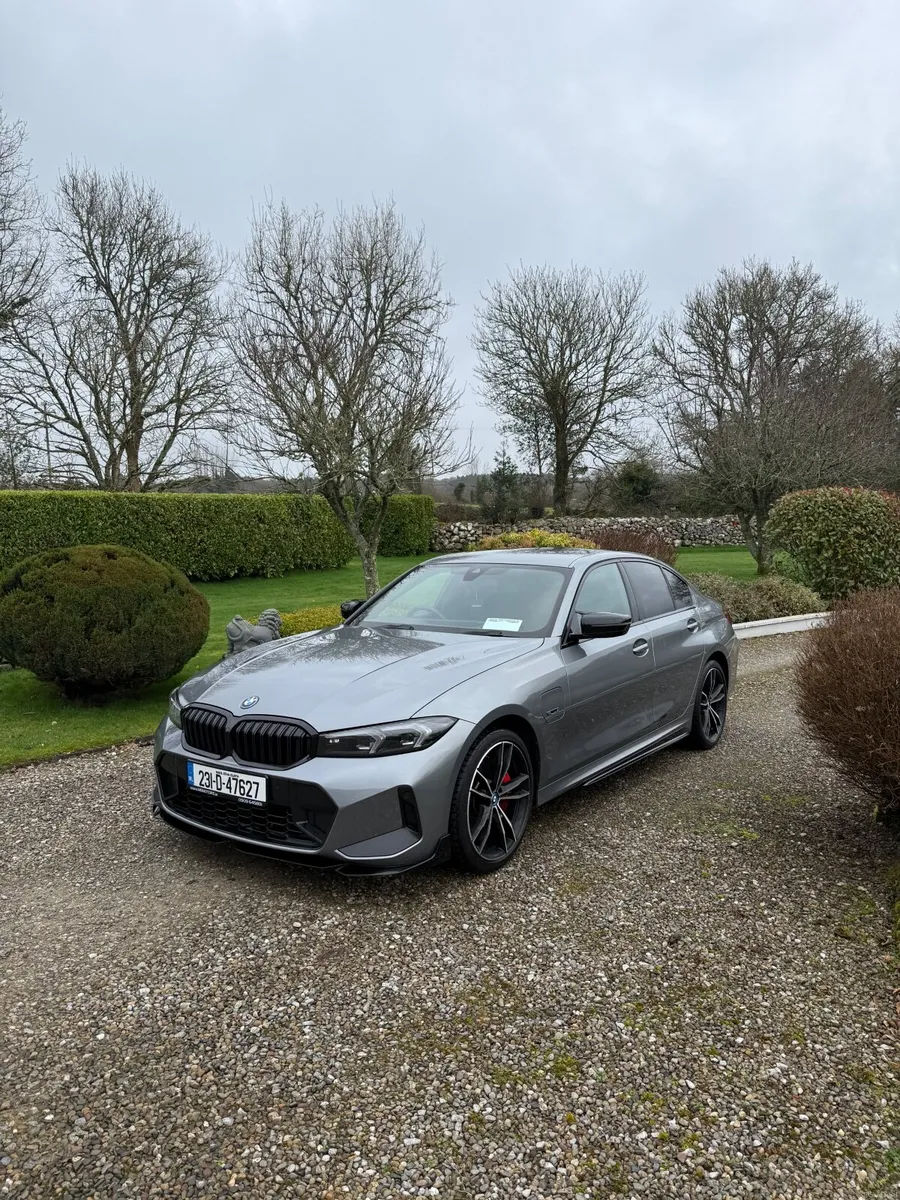 BMW 3-Series 2023 - Image 3
