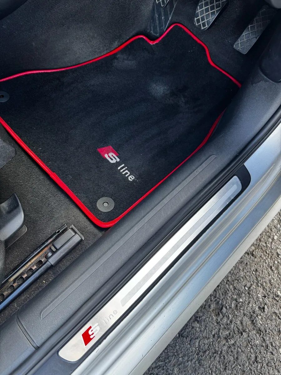 AUDI A4 BLACK EDITION S LINE €3200 - Image 4