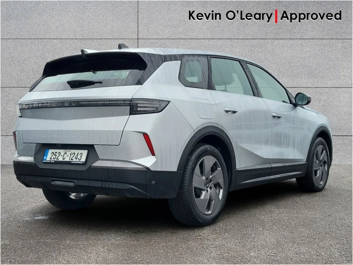Opel Grandland Elegance PureTech 136 MHEV - Image 3