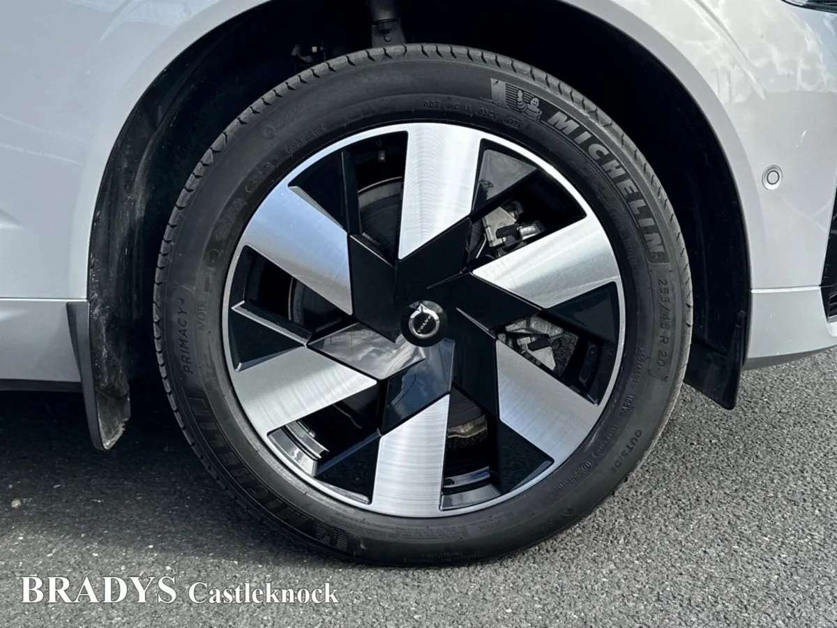 Volvo XC60 T6 Plus Dark AWD PHEV - Image 4