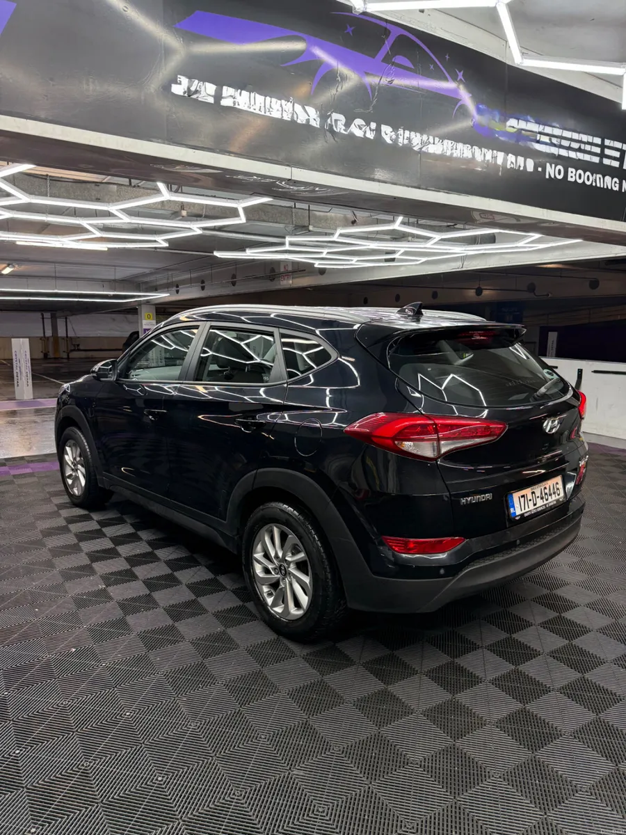 171 Hyundai Tucson 1.7 Diesel - PREMIUM MODEL - Image 4