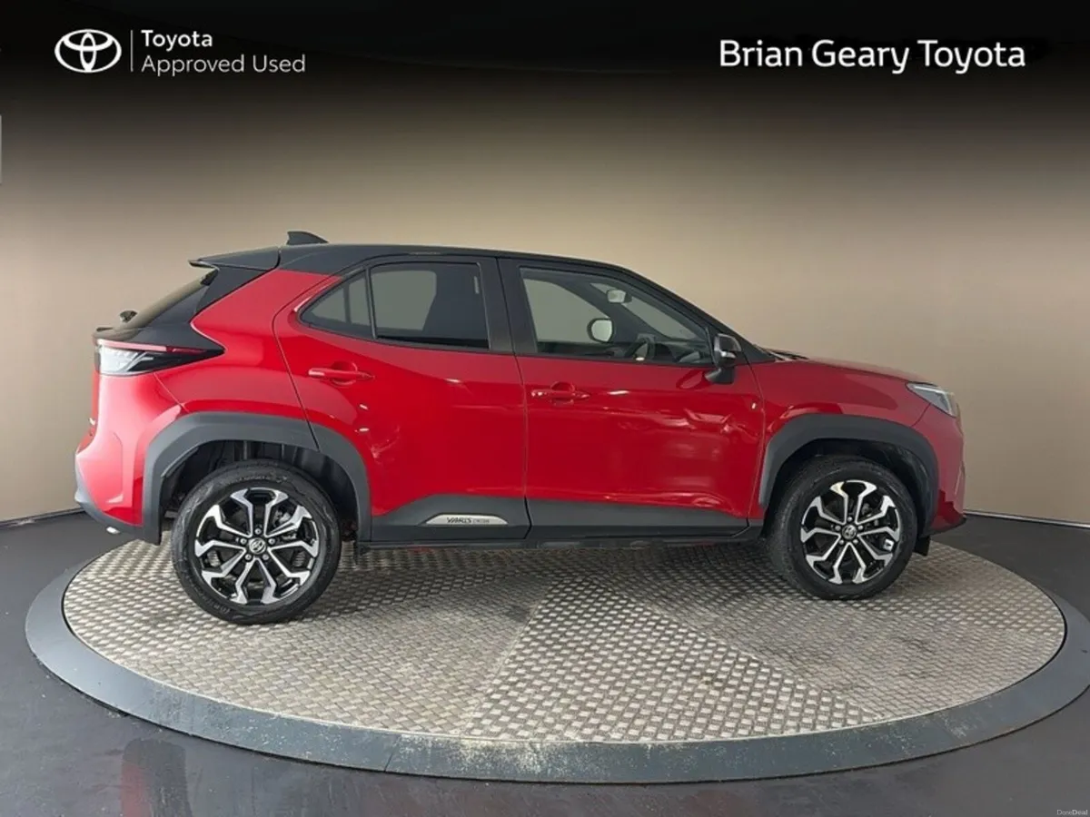 Toyota Yaris Cross HYBRID LUNA SPORT - Image 3