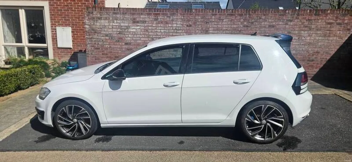 2015 Volkswagen Golf - Image 3