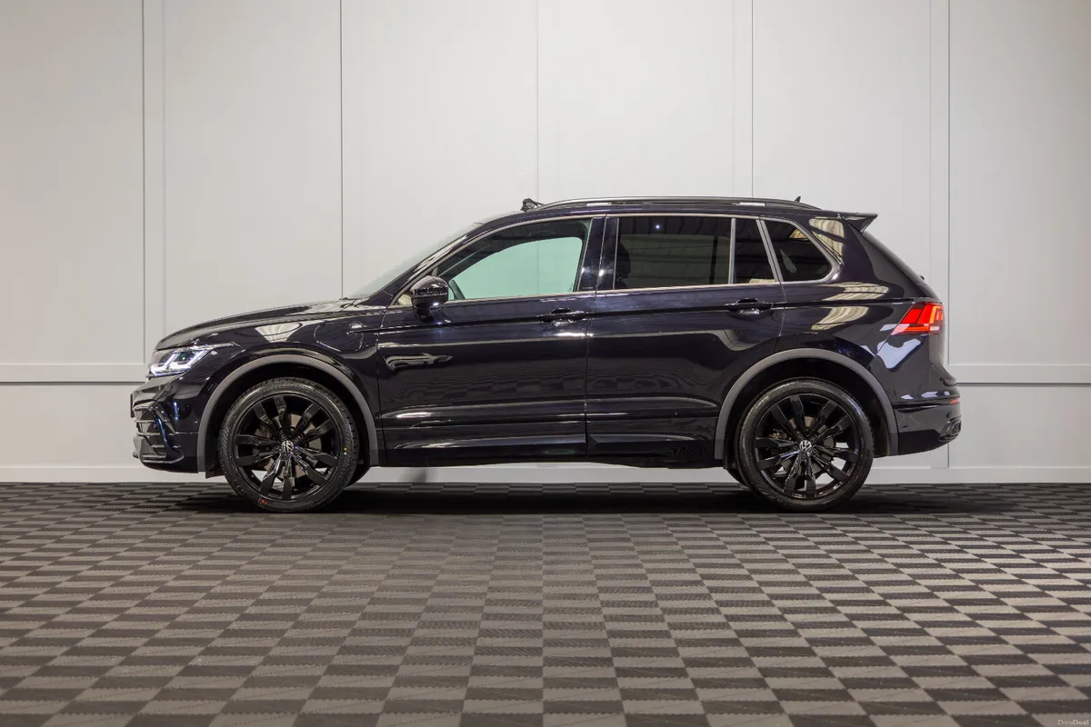 2024 Volkswagen Tiguan R-Line Black Edition - Image 3