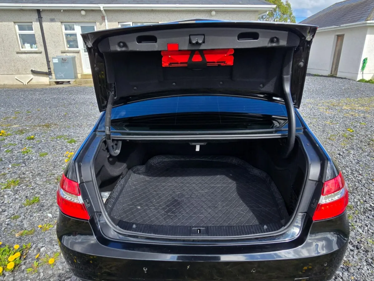 Mercedes-Benz E-Class 2012 - Image 4